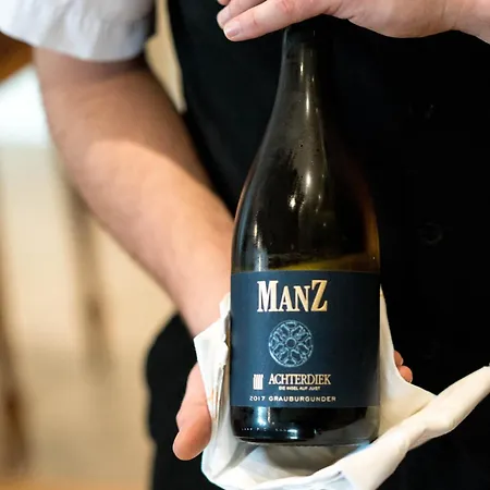 Romantik Achterdiek מלון