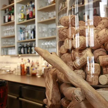 Romantik Achterdiek מלון